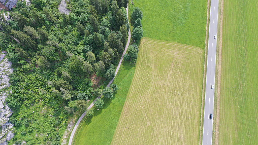 1049887 felssturzgefahr radweg zwischen weissbach und saalfelden gesperrt fotoglider 1E4t5Q eHRb3E