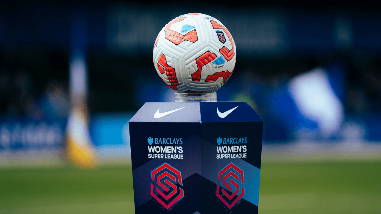 England Frauenfussball Ball